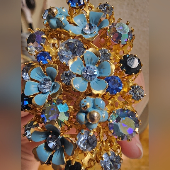 Vintage Austrian Crystal Blue Floral Brooch - Picture 7 of 8